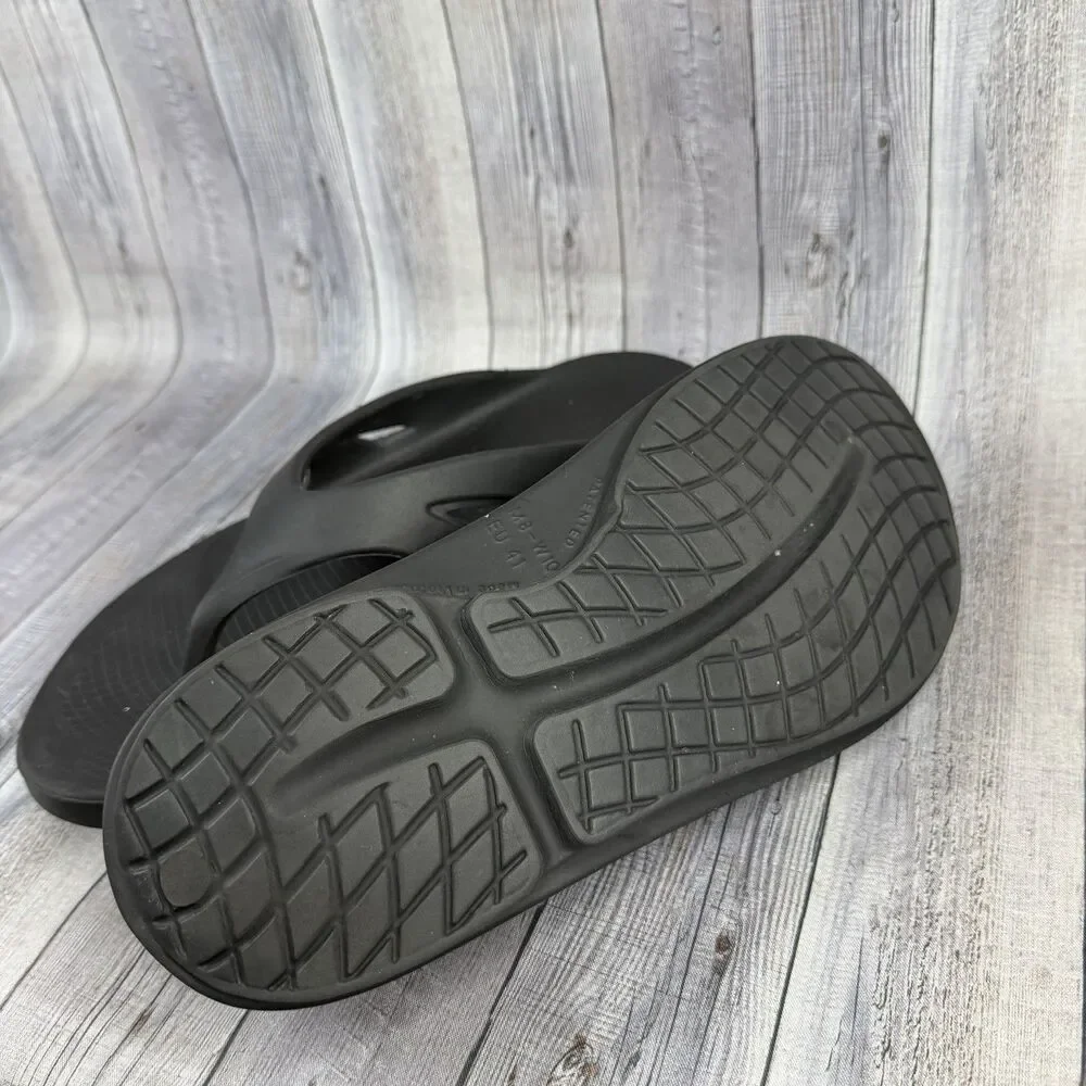 OOFOS OOriginal Flip Flop Men’s 8/ Women 10 Sandals Comfort Recovery Shoes Black